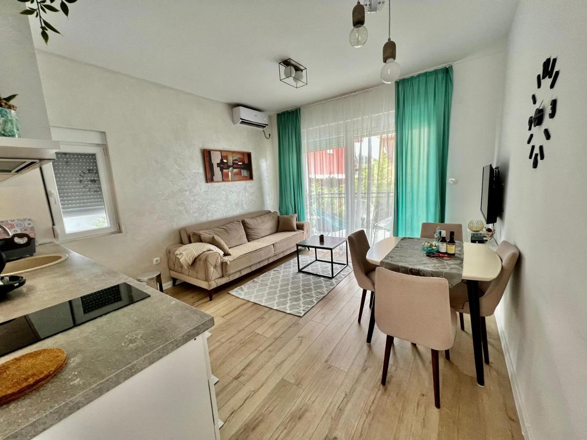 Apartments Тиват Екстер'єр фото