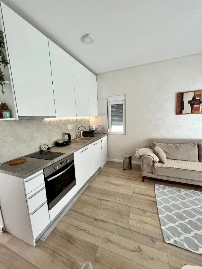 Apartments Тиват Екстер'єр фото