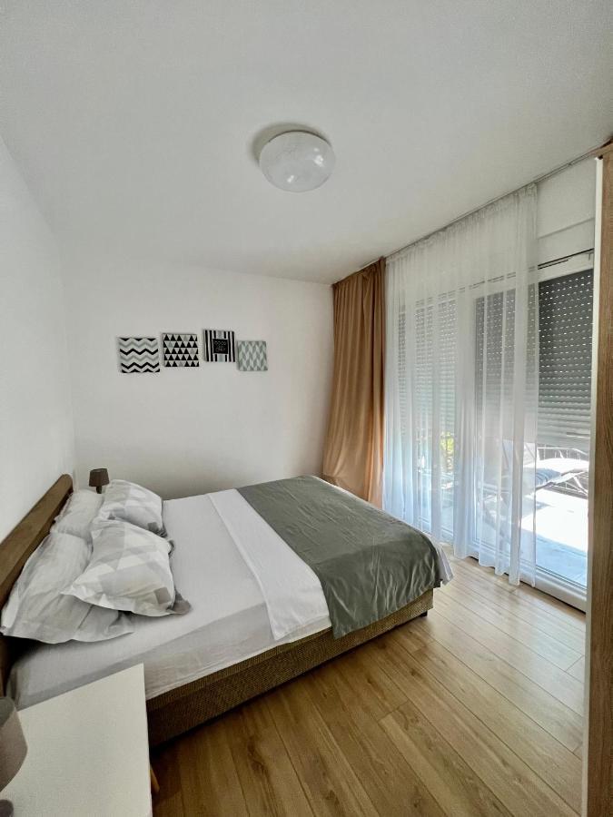 Apartments Тиват Екстер'єр фото