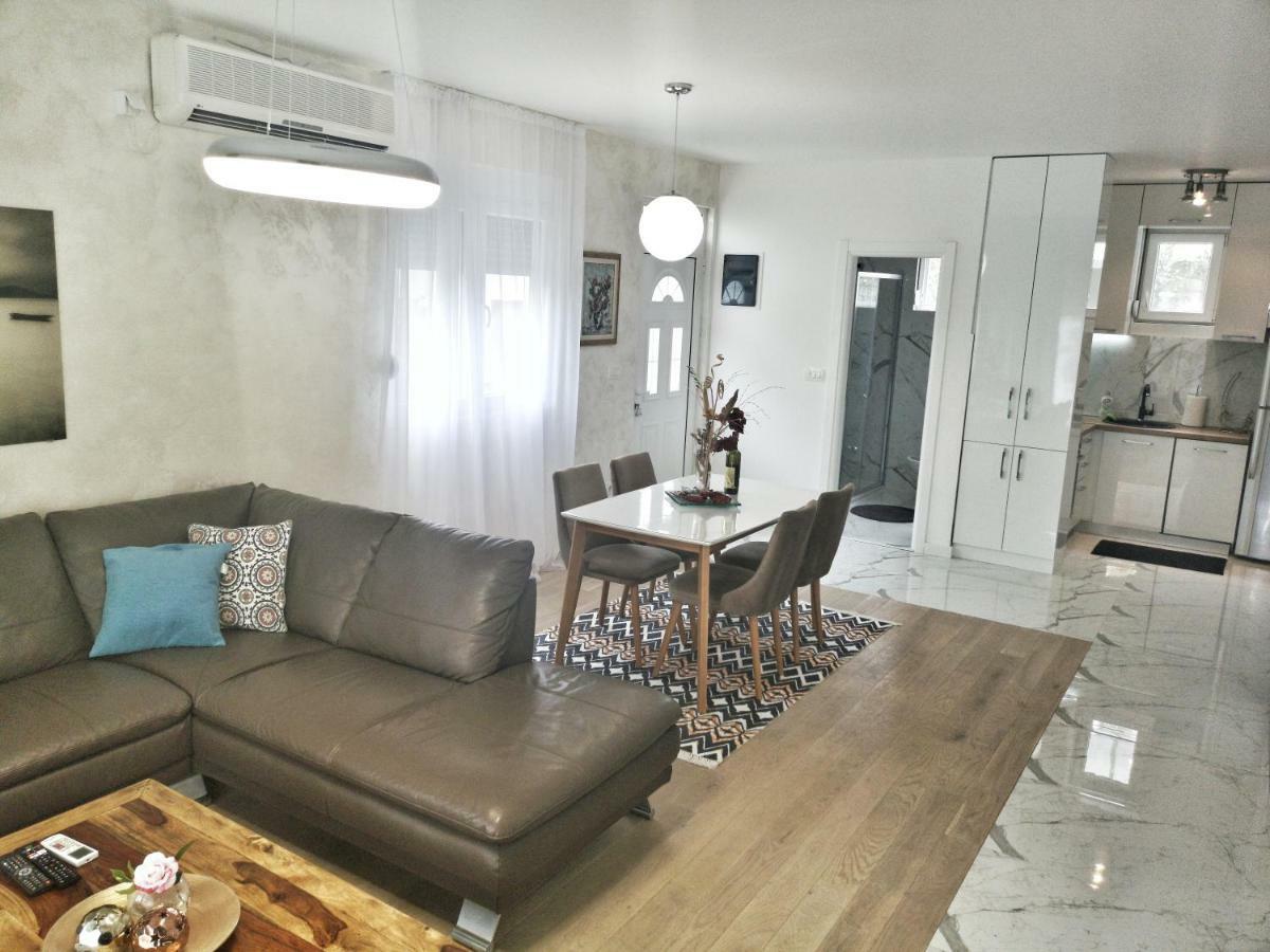 Apartments Тиват Екстер'єр фото