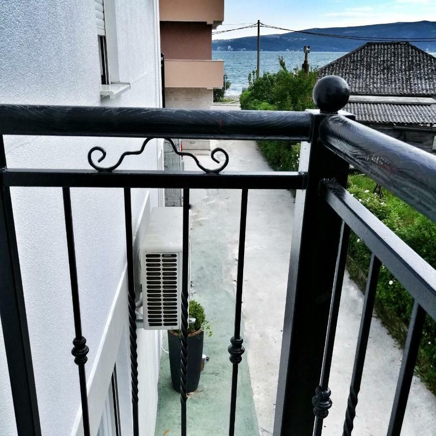Apartments Тиват Екстер'єр фото